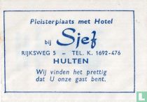 Pleisterplaats Met Hotel Bij Sjef
