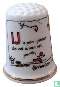 IJ is een ijsbeer, die wit is van vel