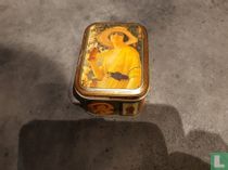 Dame uit de roaring twenties met flesje cola