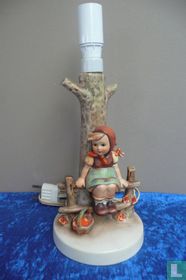 Hummel 225/I Lamp Mutters Li!ebste, Just resting