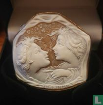 Tammaro Hexagon Gold Framed Cameo