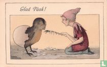 Elf met veer hurkt bij vogel die uit ei komt