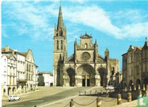 Bazas la façade de la cathédrale