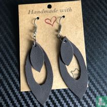 Handgemaakte hangers oog leer bruin / bruin oog