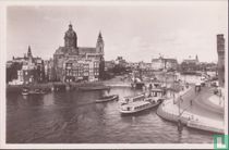 AMSTERDAM   Prins Hendrikkade en St. Nicolaaskerk