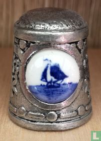 [Zeilbootje in Delfts blauw]