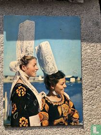 Jeunes filles en costume de Bigoudenne