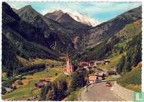Heiligenblut (1300 m) mit Grossglockner (3798 m)