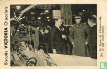In het Auto-Salon acheter