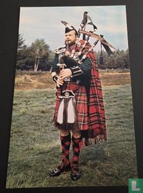 Piper-major of the pipes and drums of the 1st batalion