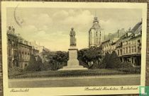 Maastricht Boschstraat met standbeeld van J. P. Minckeleers met op achtergrond St. Mathiaskerk