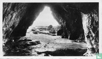 Plage du Ris-Une Grotte