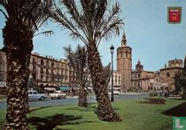 Valencia - Plaza de Zaragoza - Al fondo la Catedral y el Miguelete