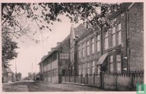 Open lucht school voor zwakke meisjes - De Voorkant