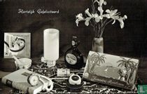Hartelijk Gefeliciteerd - Jamaica rumbonen - Klokje - Grammofoonplaatje - Vaasje met bloemen - Boek - Ketting