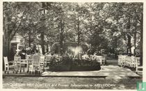 Voortuin met fontein a/d Prinses Julianatoren te Apeldoorn 