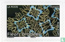 Fleurs brodées