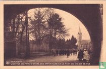 l'Entrée du Parc, l'arbre des apparitions et le pont du chemin de fer