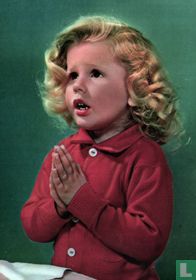 Blond meisje - handjes gevouwen - bidden aan bedrand