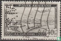 Avion au-dessus d'un port