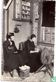 Staphorst, grootmoeder spint