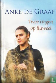 Twee ringen op fluweel
