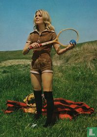 Jonge vrouw - Blond - knielaarzen - Tennis racket en bal