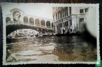 the Rialto Bridge (Ponte di Rialto)..