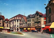 Auxerre, La place Charles-Surugue