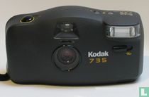 735