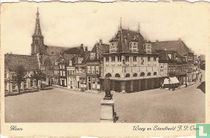 Waag en standbeeld, Hoorn 