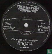 Een bord met spaghetti