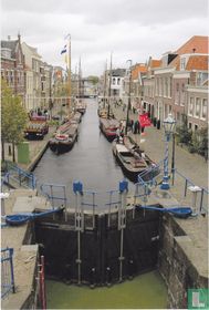 Veerstraat met zeilende Westlanders