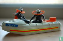 Zodiac mit zwei Polizei Taucher