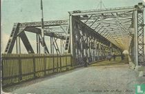 Spoor en voetbrug